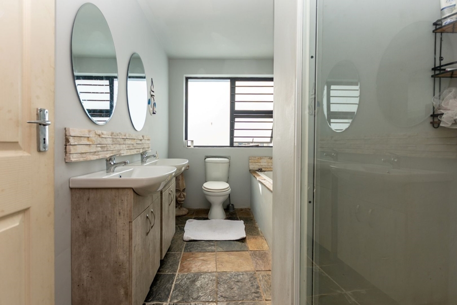 13 Bedroom Property for Sale in Olifantskop Western Cape